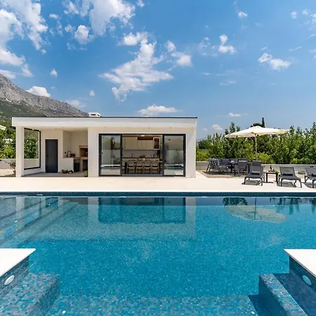 Marisa With 51sqm Pool, 5 Bedrooms, Gym Kaštela