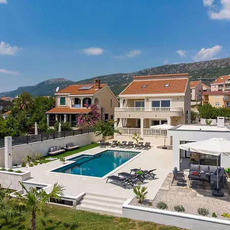 Marisa With 51sqm Pool, 5 Bedrooms, Gym Villa *