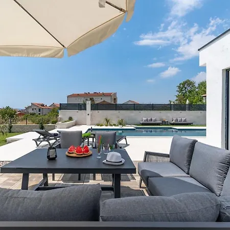 Marisa With 51sqm Pool, 5 Bedrooms, Gym فيلة *