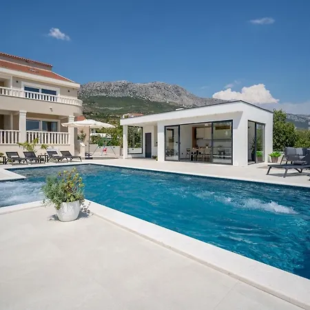 Marisa With 51sqm Pool, 5 Bedrooms, Gym Villa Kastela