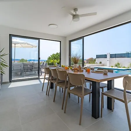 Marisa With 51sqm Pool, 5 Bedrooms, Gym * Kastela