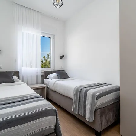 Marisa With 51sqm Pool, 5 Bedrooms, Gym