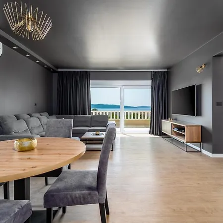 Marisa With 51sqm Pool, 5 Bedrooms, Gym * Kastela