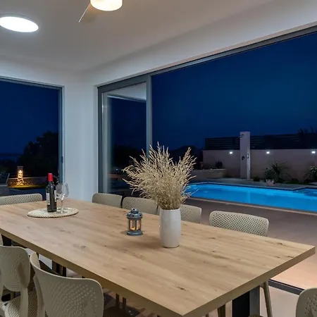 فيلة Marisa With 51sqm Pool, 5 Bedrooms, Gym Kaštela