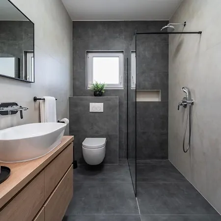 Marisa With 51sqm Pool, 5 Bedrooms, Gym فيلة *