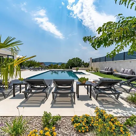 Marisa With 51sqm Pool, 5 Bedrooms, Gym Kaštela