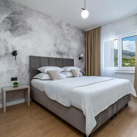 Marisa With 51sqm Pool, 5 Bedrooms, Gym Kaštela