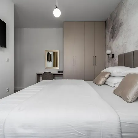 Marisa With 51sqm Pool, 5 Bedrooms, Gym فيلة Kaštela