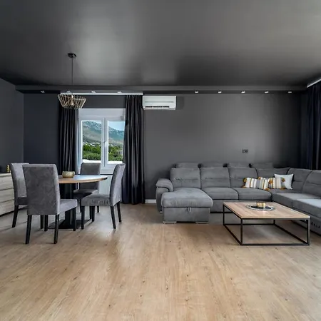 Marisa With 51sqm Pool, 5 Bedrooms, Gym Kaštela