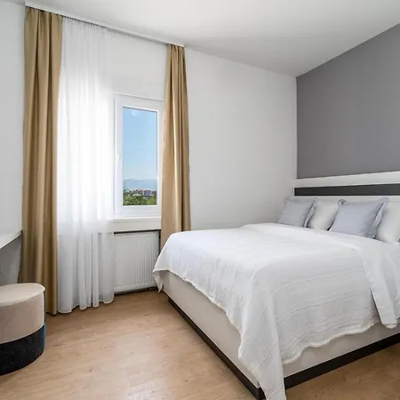 فيلة Marisa With 51sqm Pool, 5 Bedrooms, Gym Kaštela