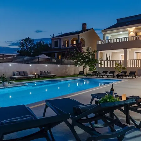 Marisa With 51sqm Pool, 5 Bedrooms, Gym Kaštela