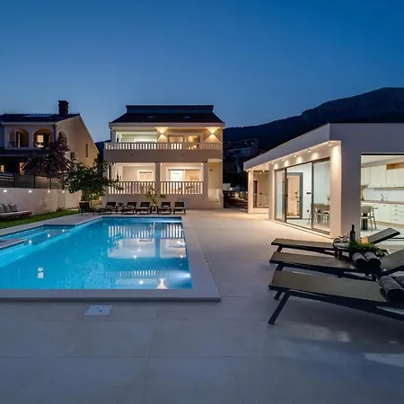 Marisa With 51sqm Pool, 5 Bedrooms, Gym